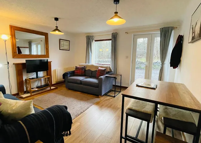 Stylish Garden Flat Near Loch Ness