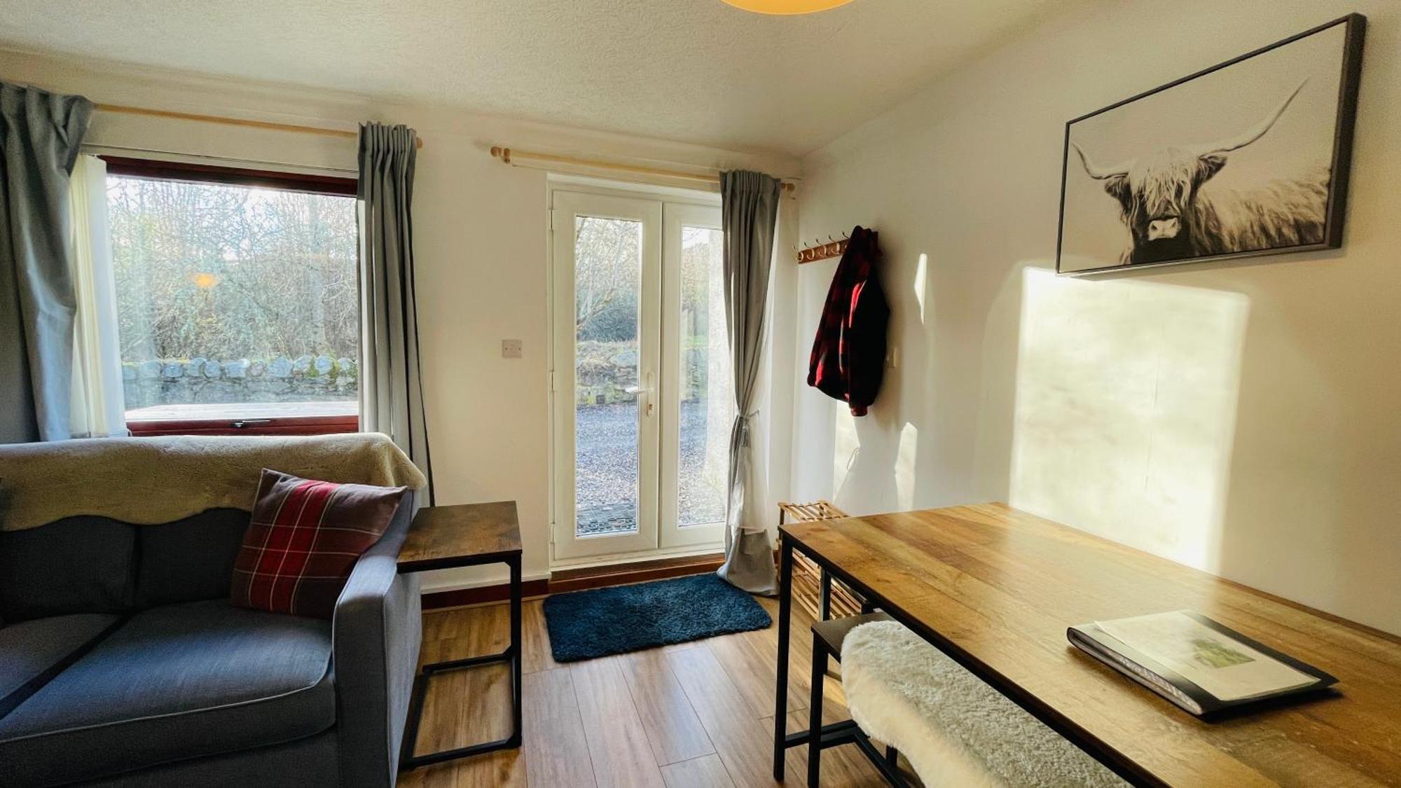Stylish Garden Flat Near Loch Ness Apartment *
